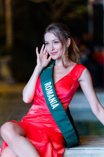 Miss Earth Romania 2022 Aura Dosoftei In Giza Dress