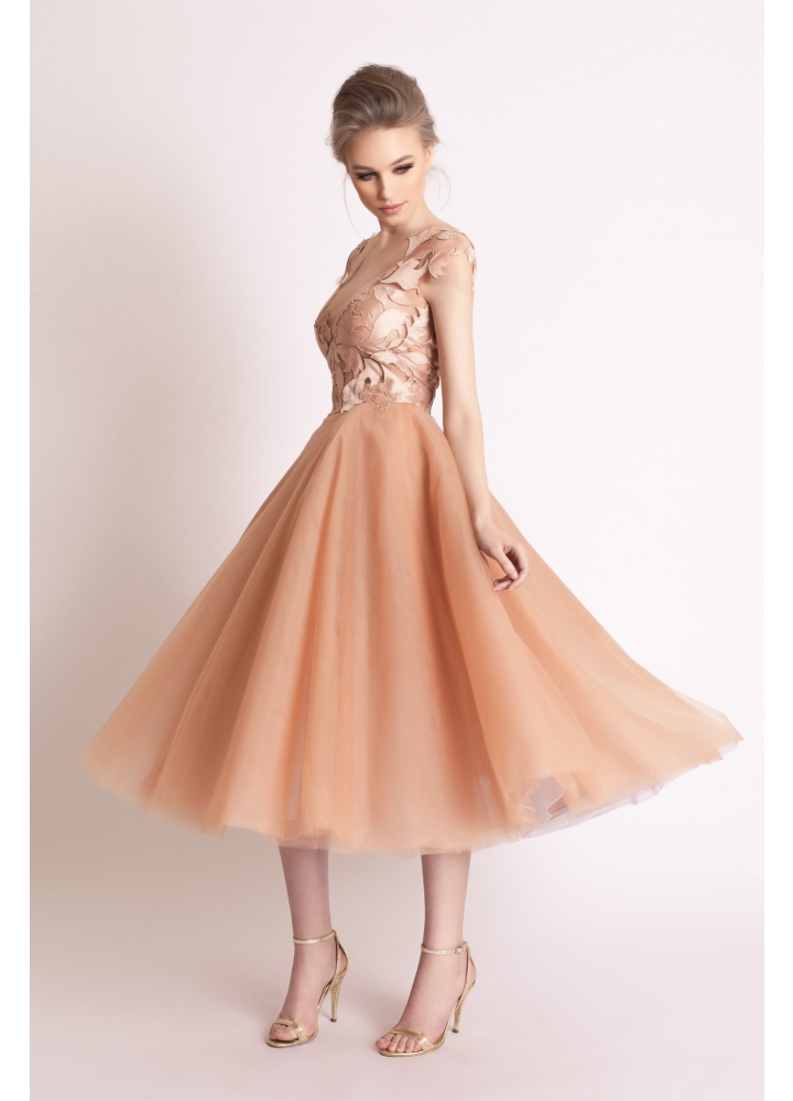 Rochie midi de seara bej cu fusta ampla din tulle si decolteu cu broderii Dune 