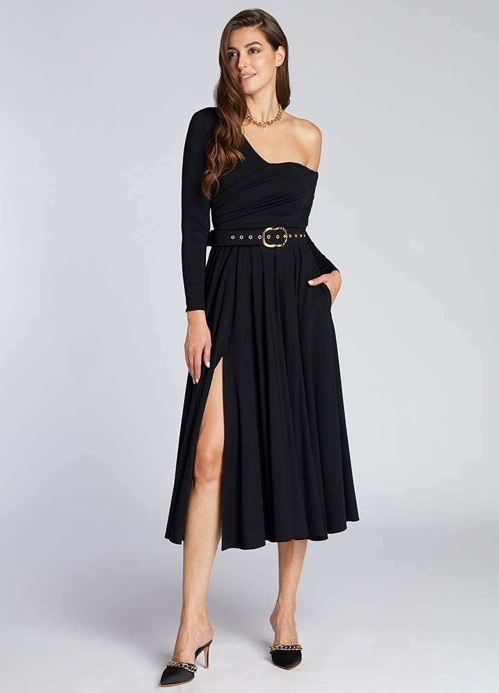 Rochie midi neagra cu decolteu pe umar si croiala evazata cu slit pe picior Brandy