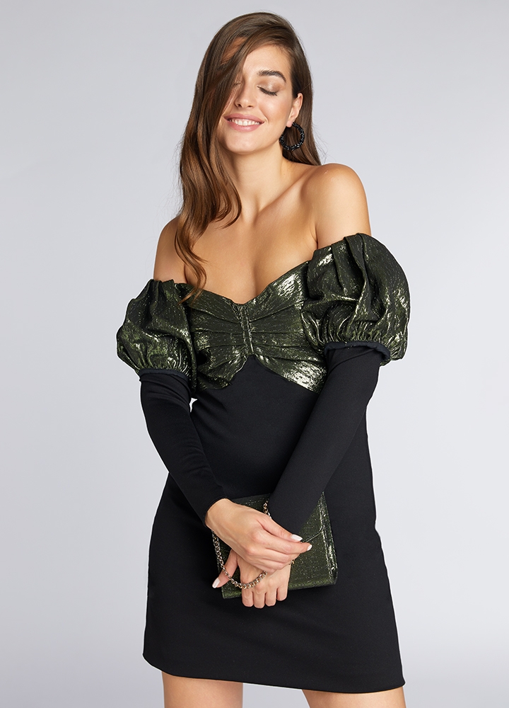 Rochie scurta de petrecere neagra cu croiala in A si umeri supradimensionati Mambo