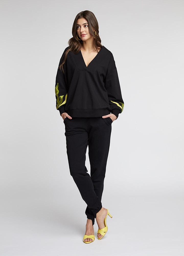 Bluza neagra din bumbac cu decolteu in V si maneci lungi cu broderii Brooklyn