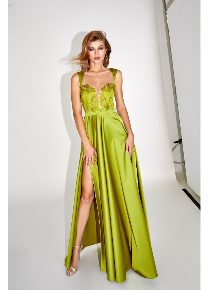 Rochie lunga de seara olive cu fusta ampla si decolteu din tulle cu broderie Safari 