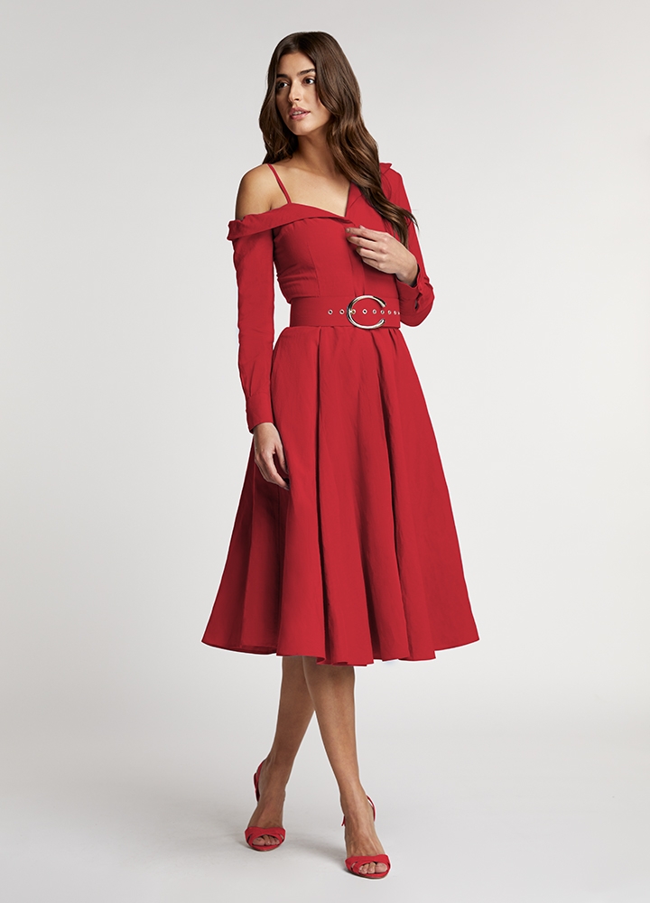 Rochie camasa midi rosie corai cu croiala evazata si decolteu pe un umar Seine din vascoza si in