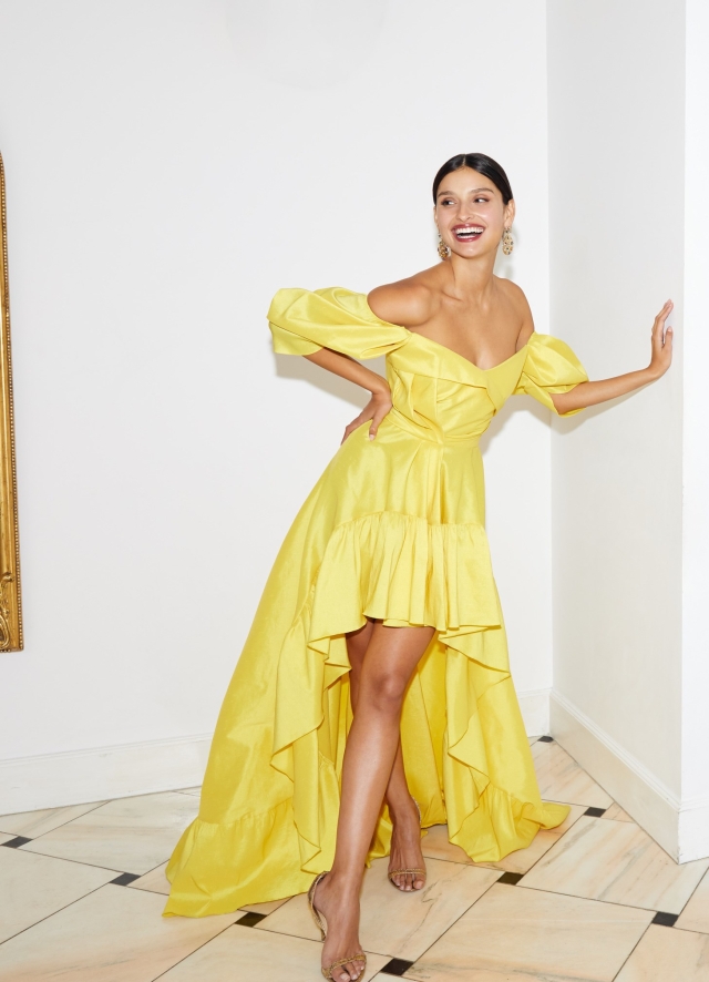 Rochie de seara galbena din tafta de matase cu fusta asimetrica si decolteu pe umeri Sole 