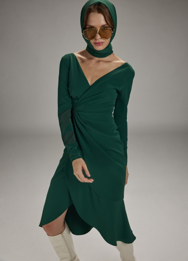 Rochie midi verde cu decolteu in V si fusta cu volan Somerset