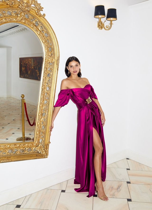 Rochie lunga de seara magenta din satin cu drapaje asimetrice Amore 