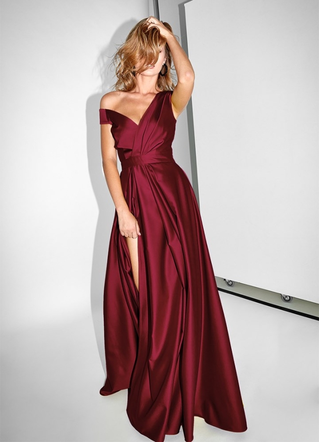 Rochie lunga de seara visinie cu drapaje si decolteu asimetric Delirium 