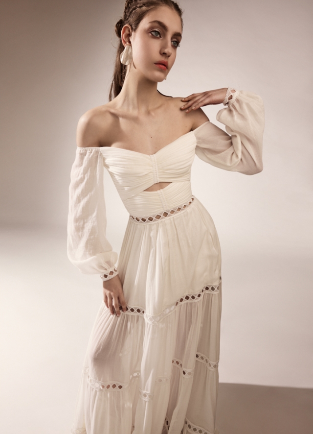 Rochie de cununie lunga alba din voal de bumbac cu drapaje si maneci ample Mist 